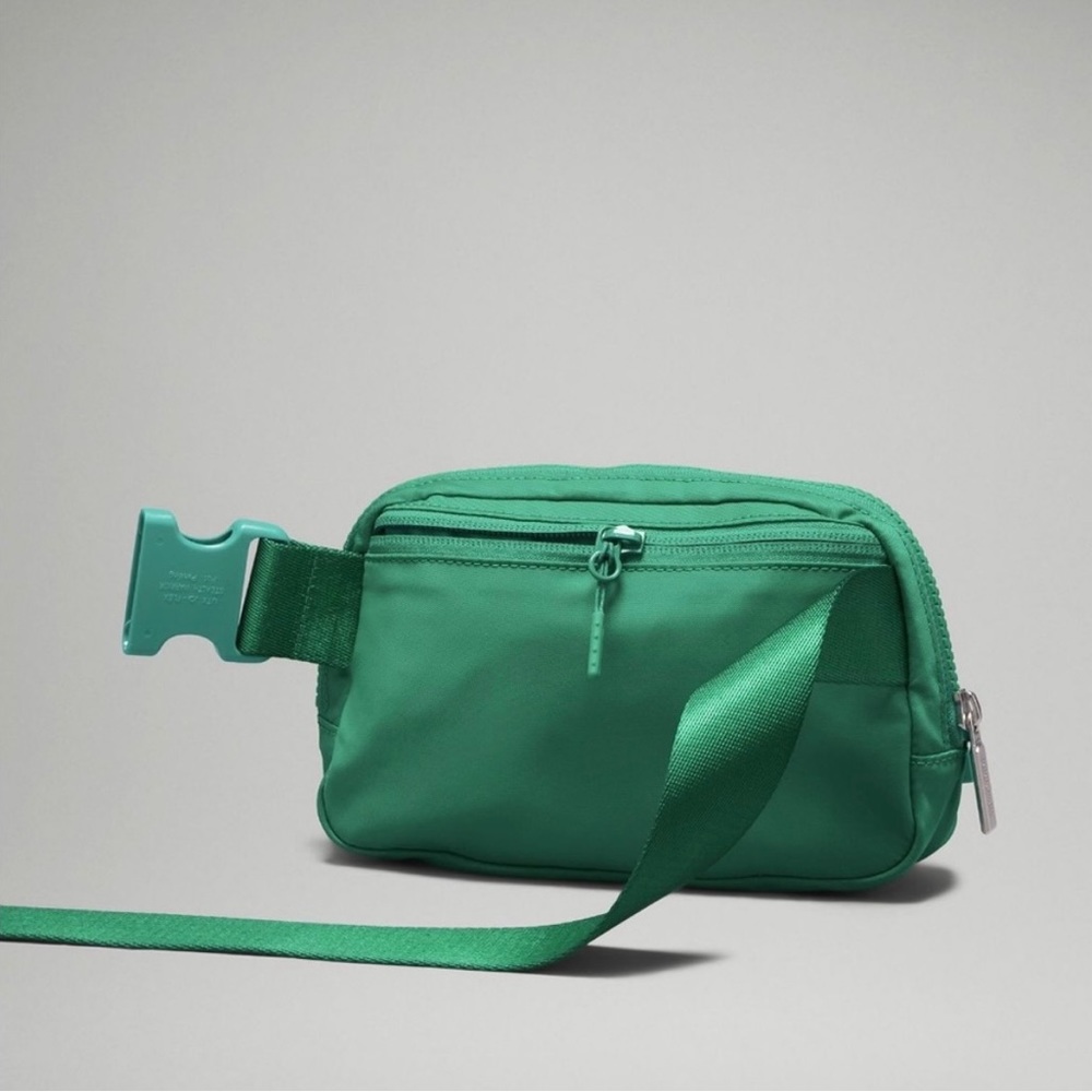 Lululemon Everywhere Belt Bag 1L- Emerald Ice - Picture 6 of 8